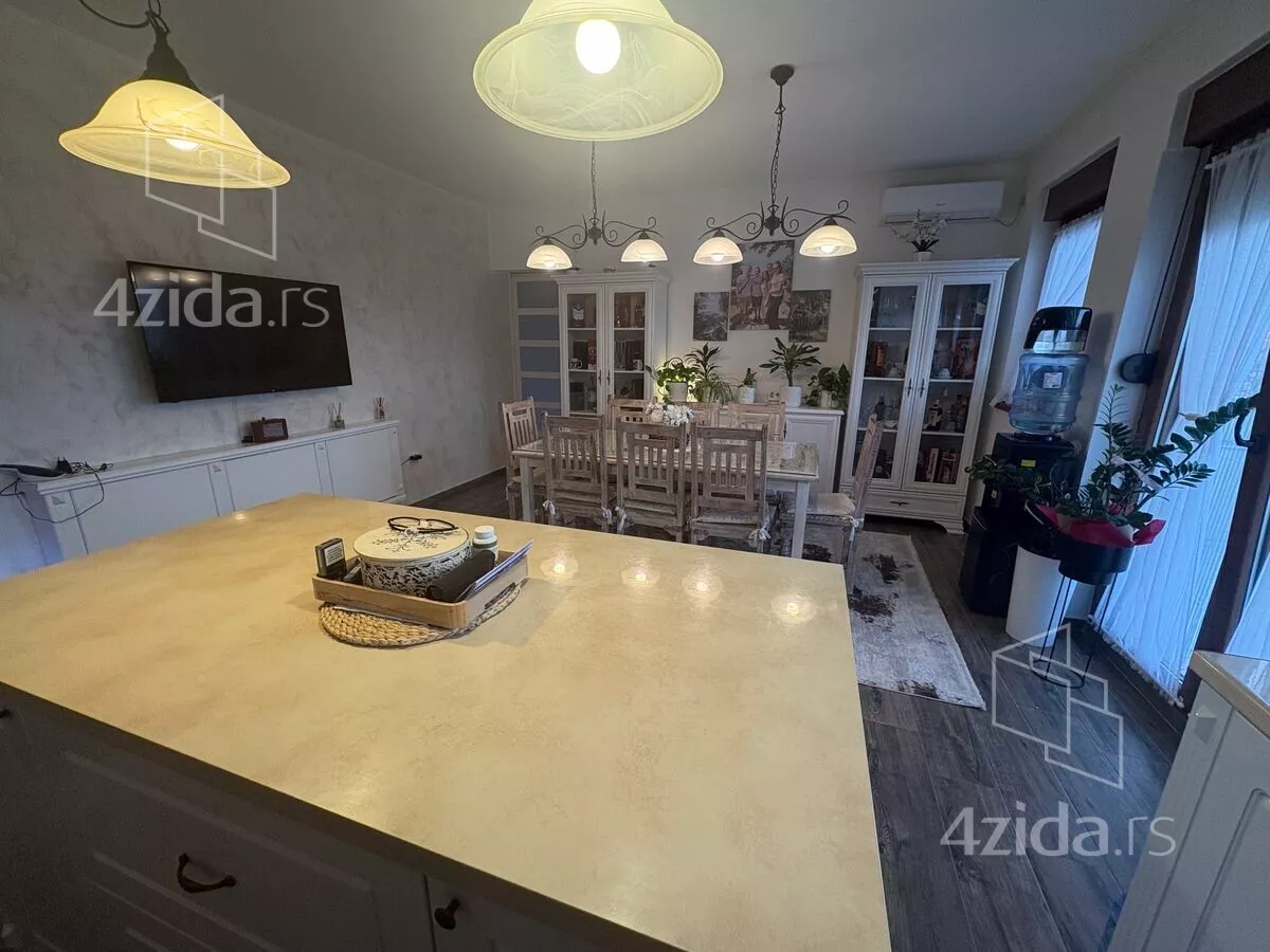 Petosoban stan | 4zida