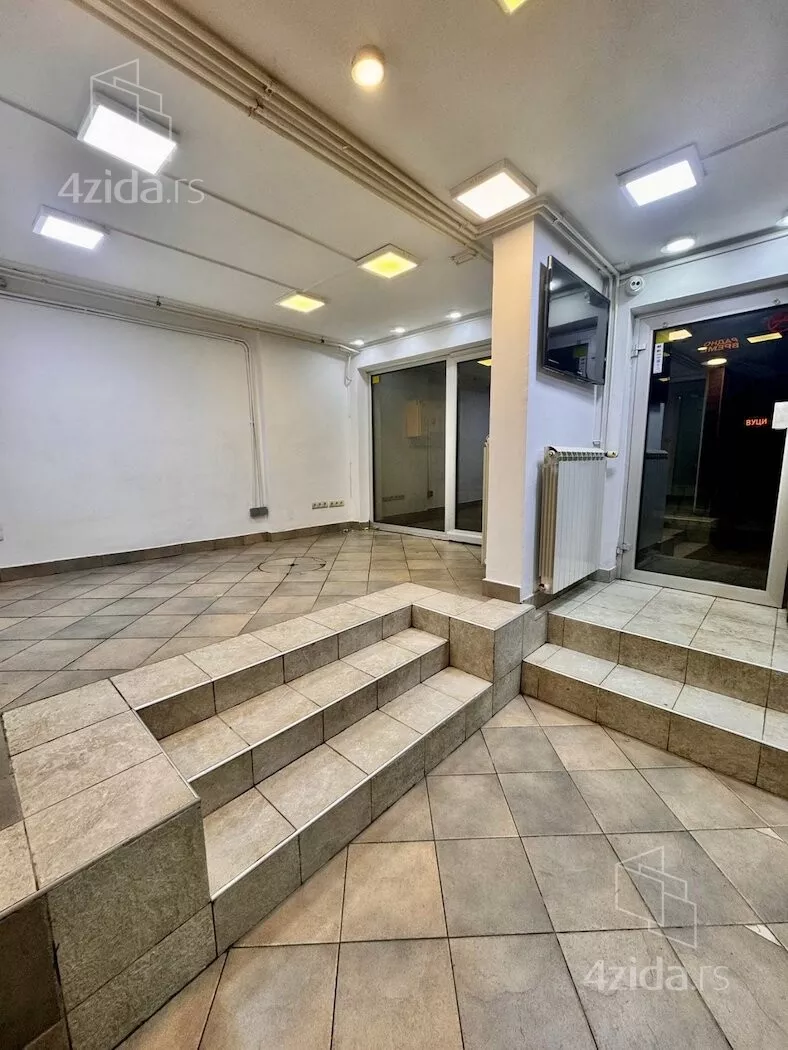 Poslovna zgrada | 4zida