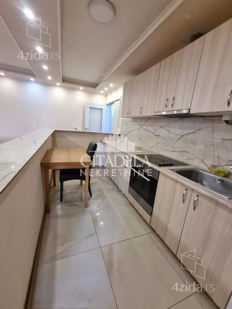 Petosoban stan | 4zida