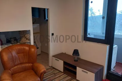 Sedamnaestog oktobra | 4zida.rs