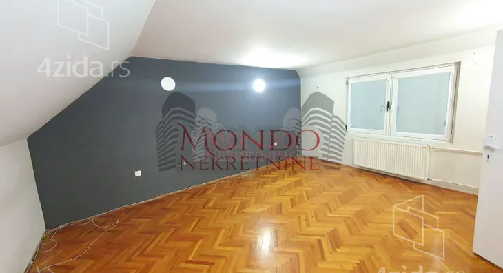 Poslovna zgrada | 4zida