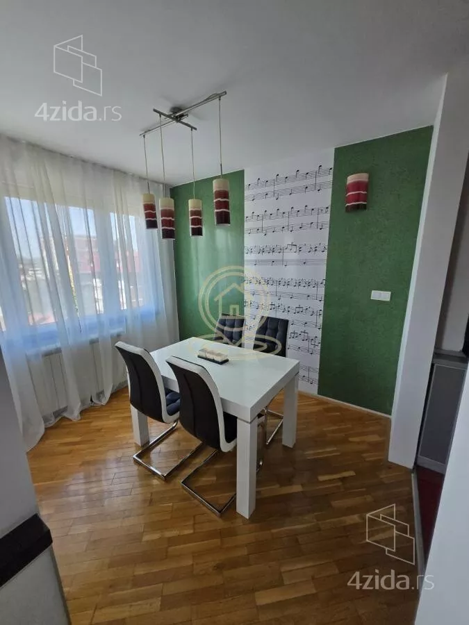 Troiposoban stan | 4zida