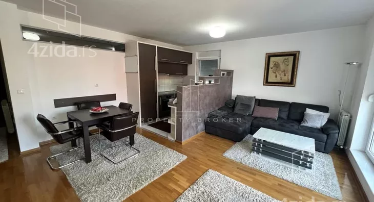 Petosoban stan | 4zida