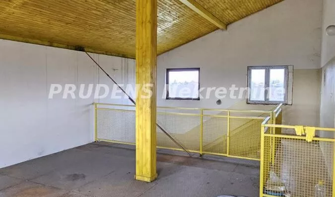 Poslovna zgrada | 4zida