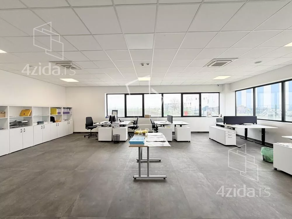 Poslovna zgrada | 4zida
