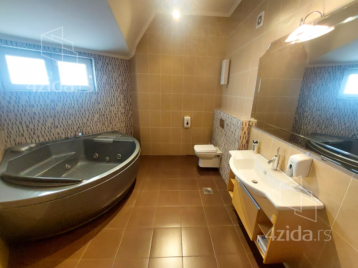 Petosoban stan | 4zida