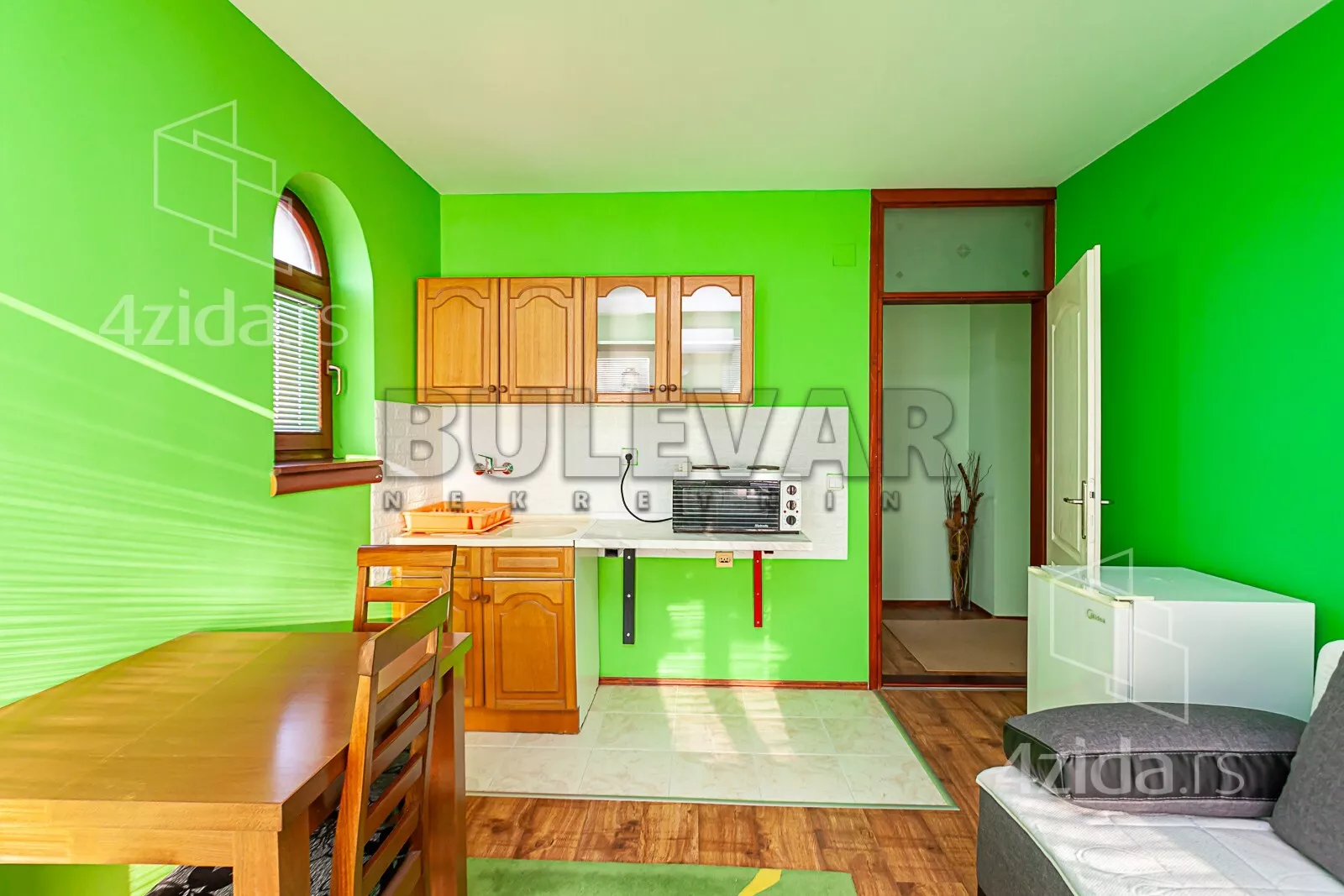 Jednoiposoban stan | 4zida