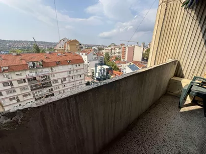 Crveni Pevac | 4zida.rs