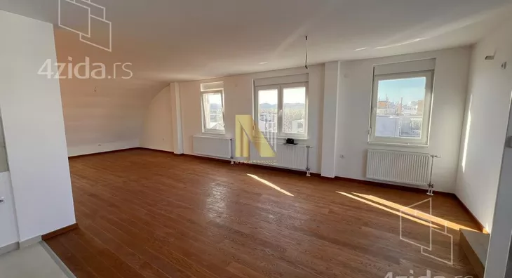 Šestosoban stan | 4zida