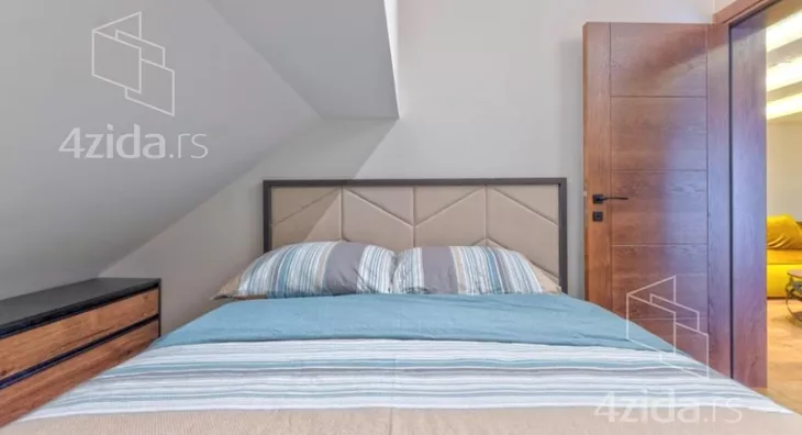 Šestosoban stan | 4zida