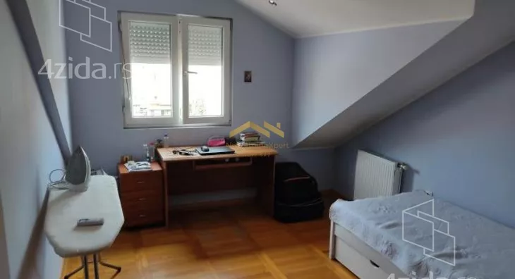 Četvoroiposoban stan | 4zida