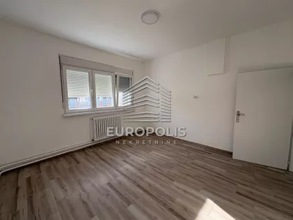 Ugrinovačka | 4zida.rs