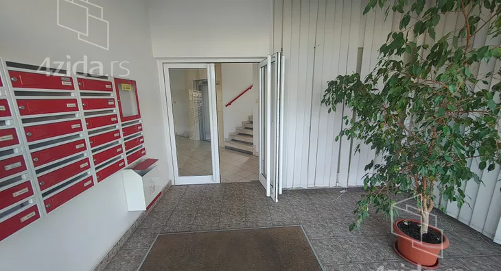 Petosoban stan | 4zida