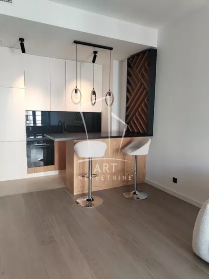 Cara Uroša | 4zida.rs