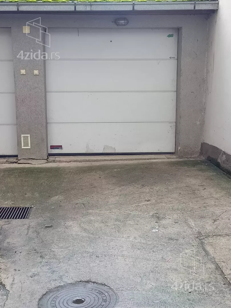 Četvoroiposoban stan | 4zida