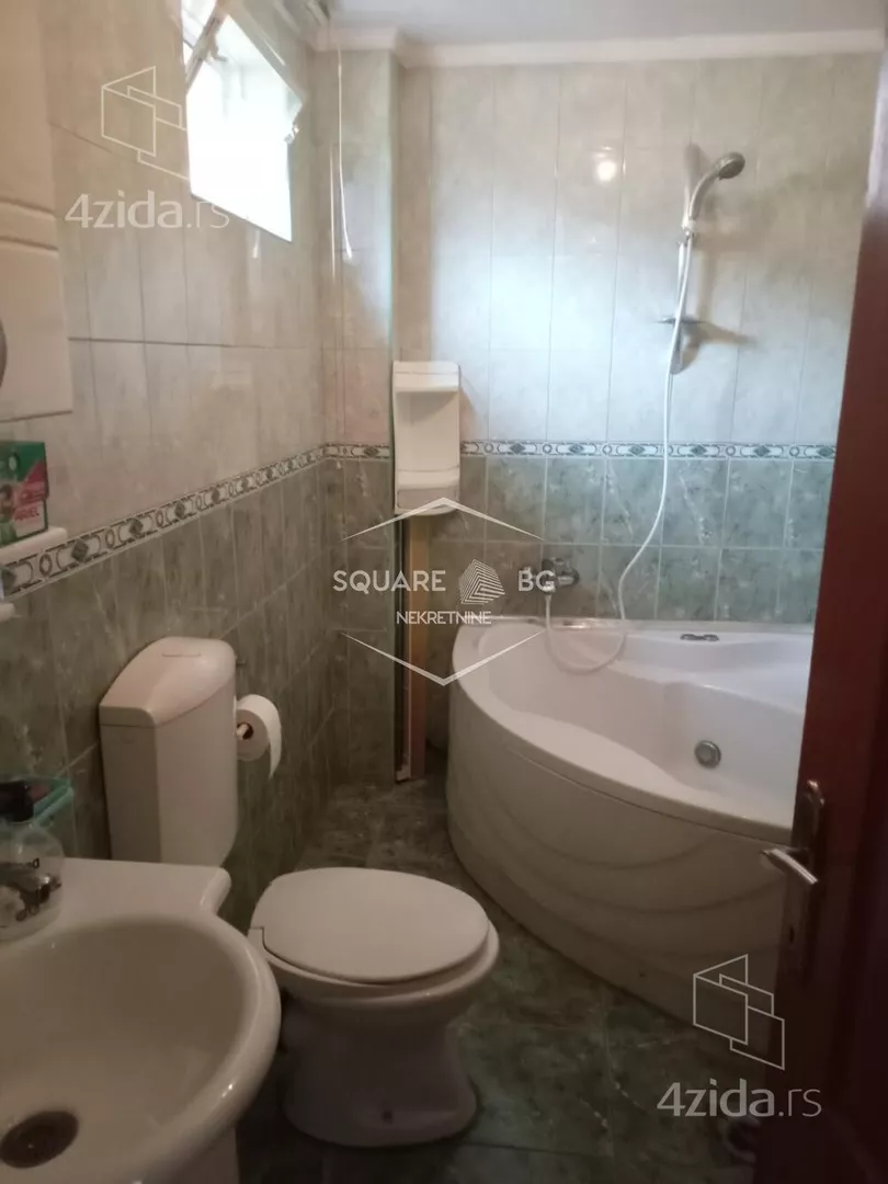 Četvoroiposoban stan | 4zida