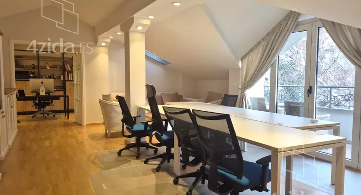 Četvoroiposoban stan | 4zida