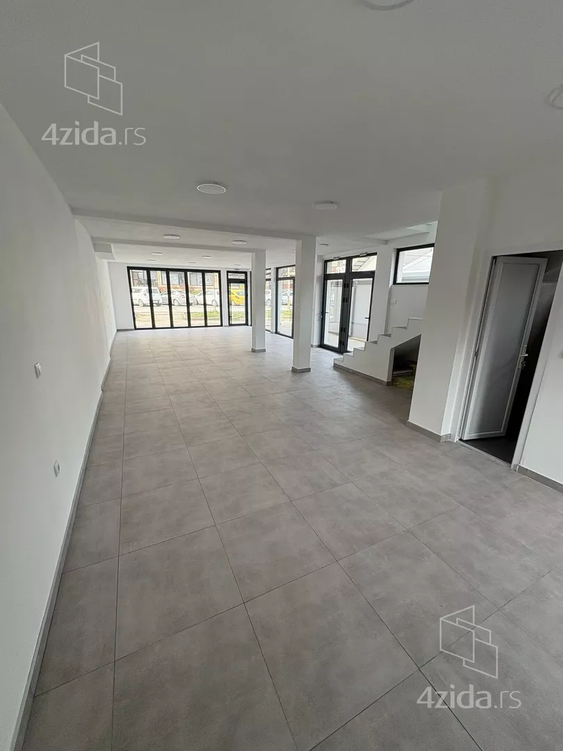 Poslovna zgrada | 4zida