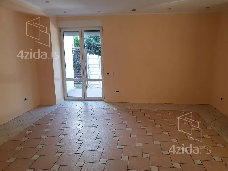 Sedmosoban stan | 4zida