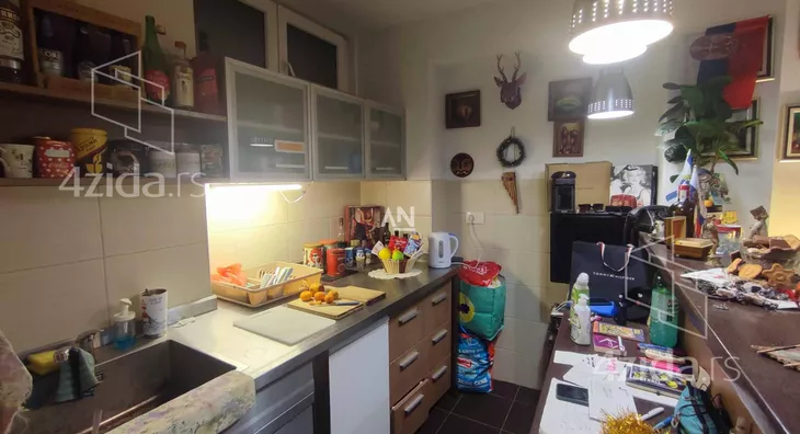 Šestosoban stan | 4zida