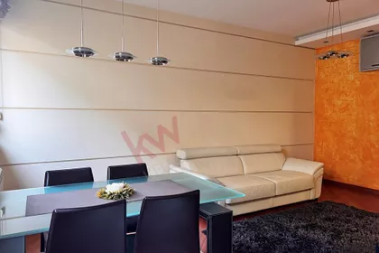 Jovana Ćirilova | 4zida.rs