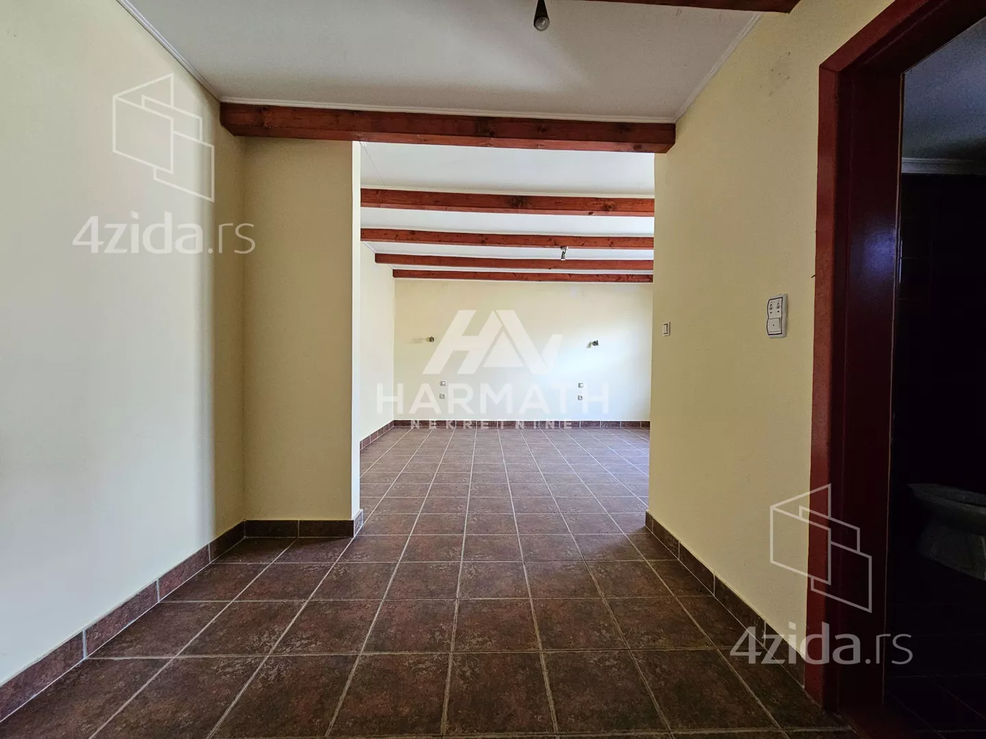 Poslovna zgrada | 4zida