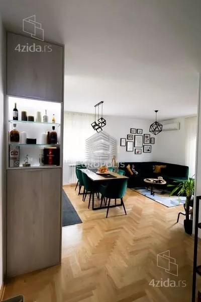 Troiposoban stan | 4zida