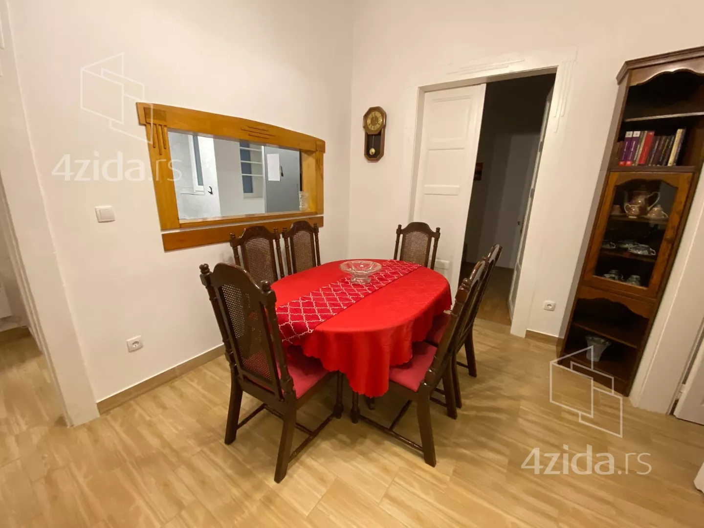 Petosoban stan | 4zida