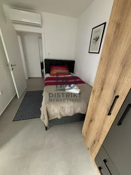 Crveni Pevac | 4zida.rs