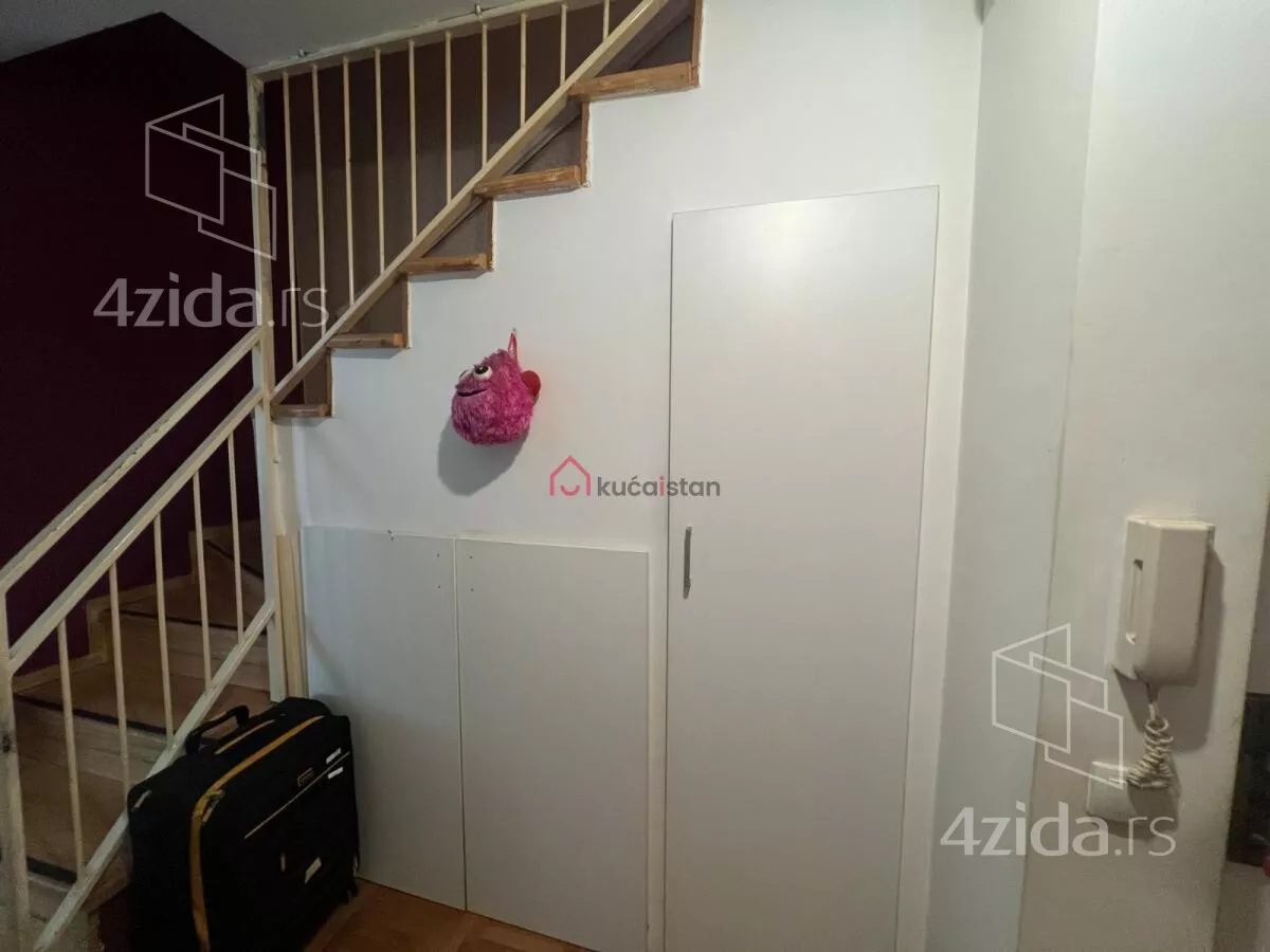 Petosoban stan | 4zida