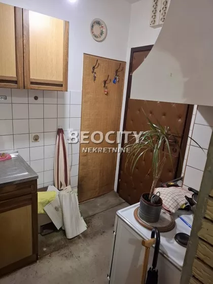 Emilije Jakšić | 4zida.rs