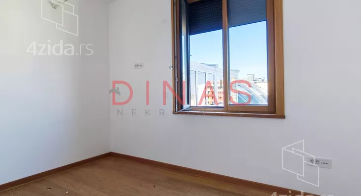 Četvoroiposoban stan | 4zida