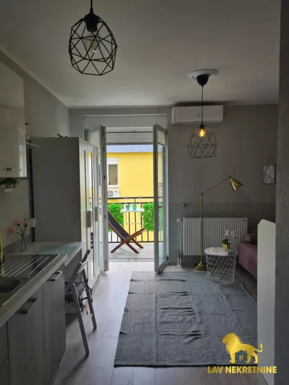 ŽELEZNIČKA | 4zida.rs
