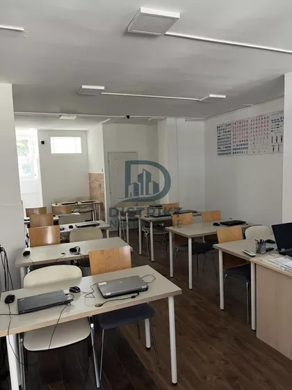 Crveni Pevac | 4zida.rs