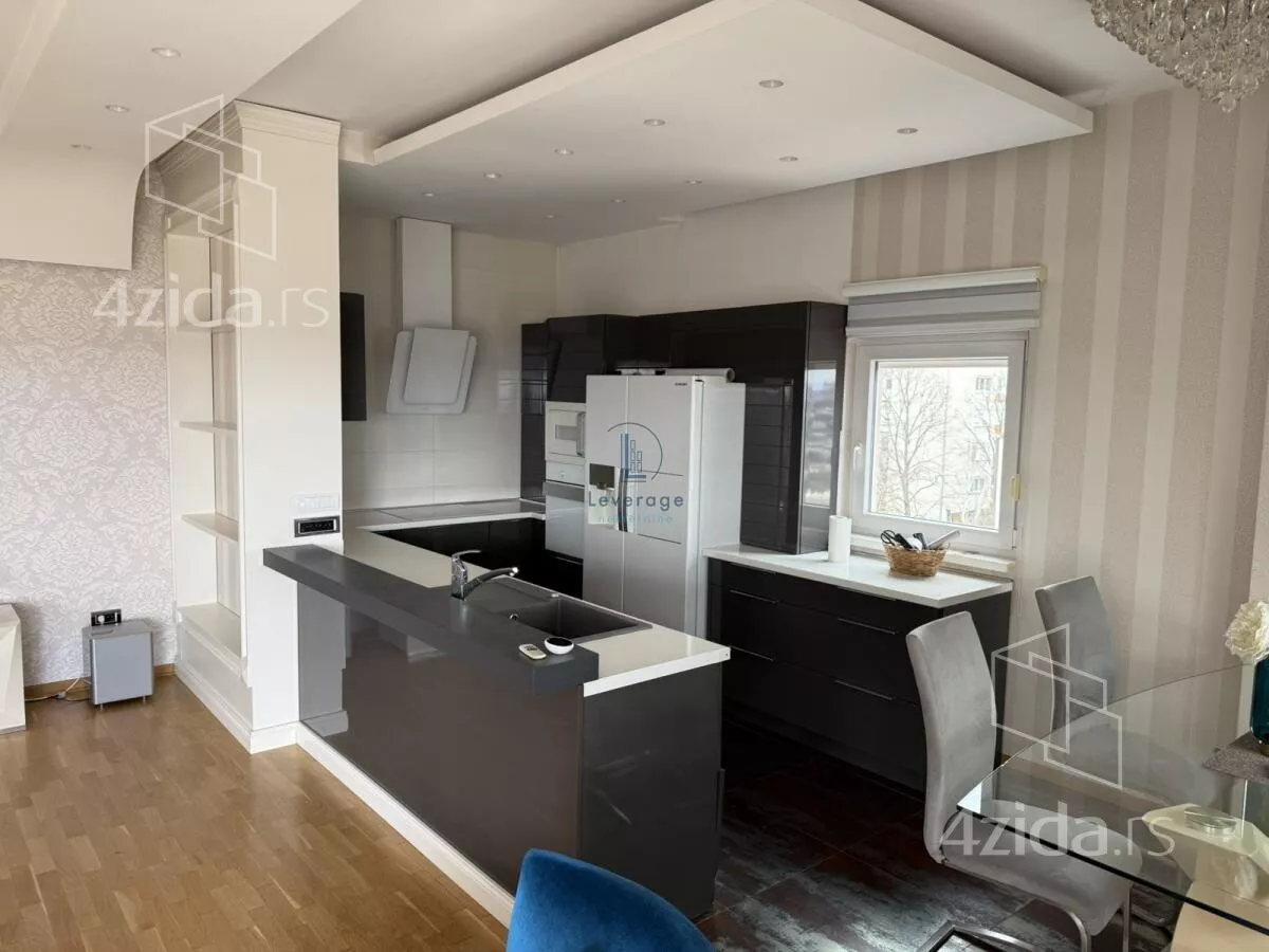 Četvoroiposoban stan | 4zida