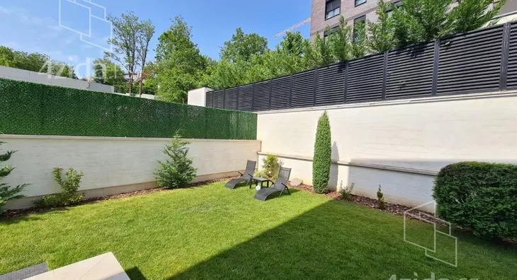 Šestosoban stan | 4zida