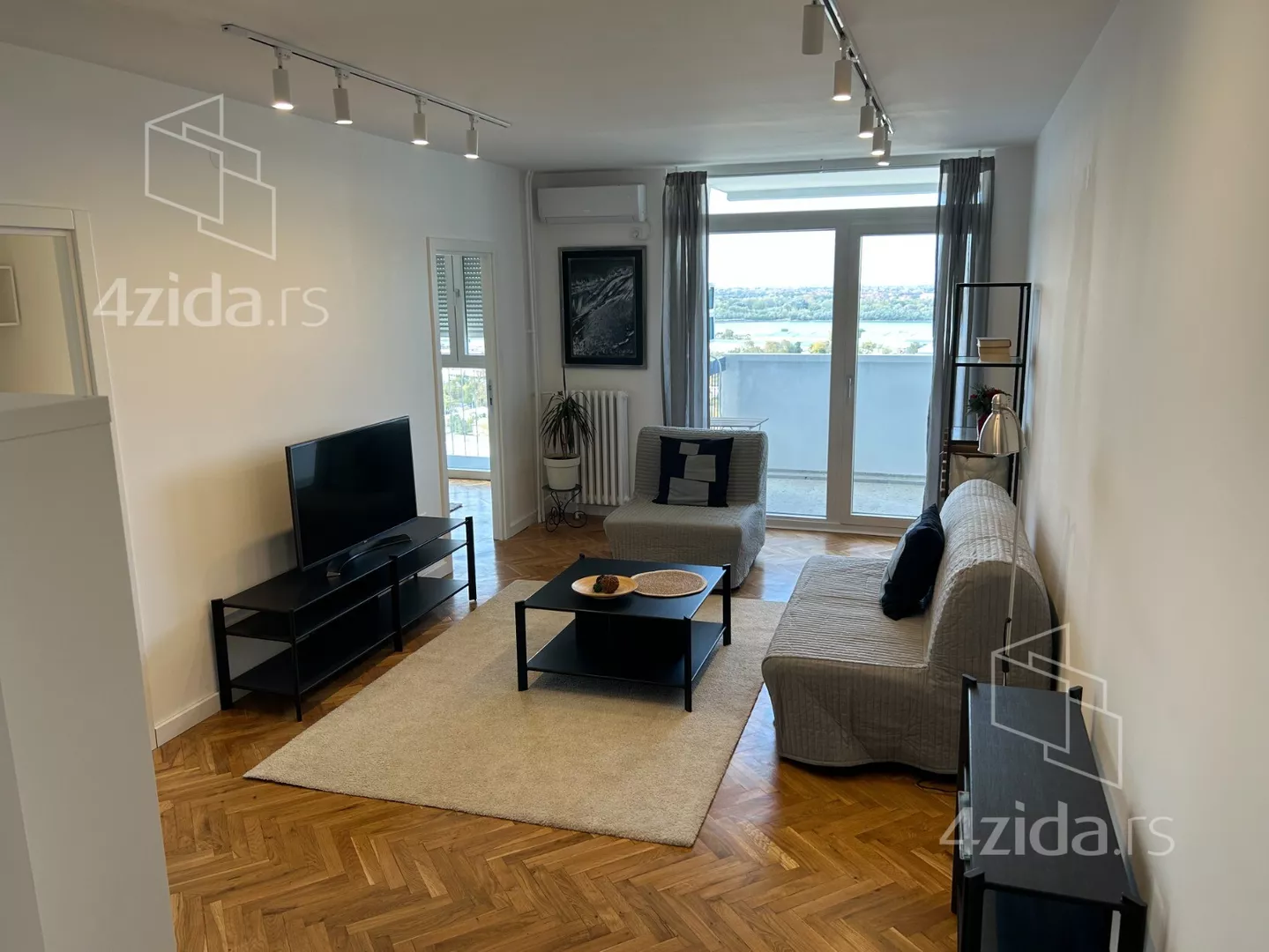 Četvoroiposoban stan | 4zida