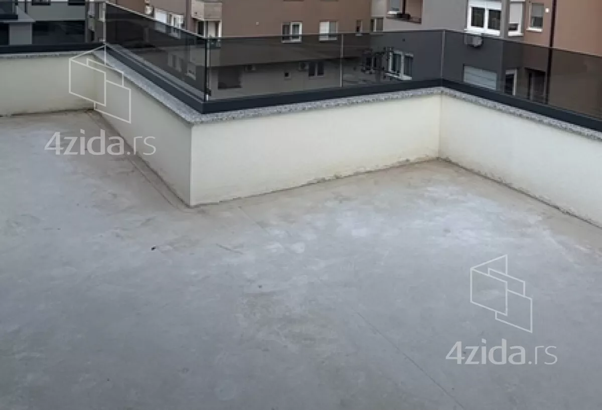 Šestosoban stan | 4zida