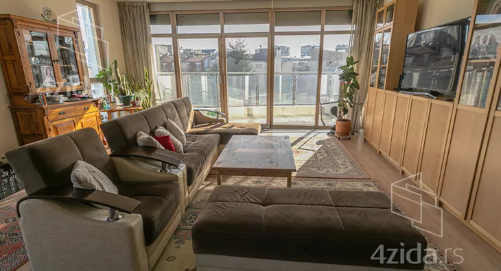 Šestosoban stan | 4zida