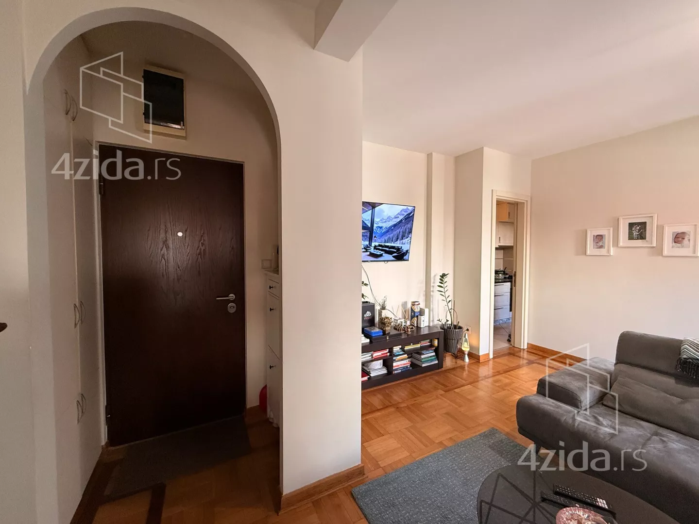 Petosoban stan | 4zida