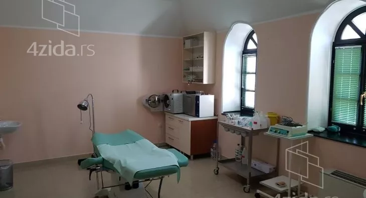 Poslovna zgrada | 4zida