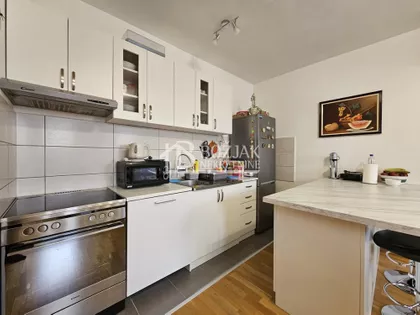 Mala Amerika | 4zida.rs