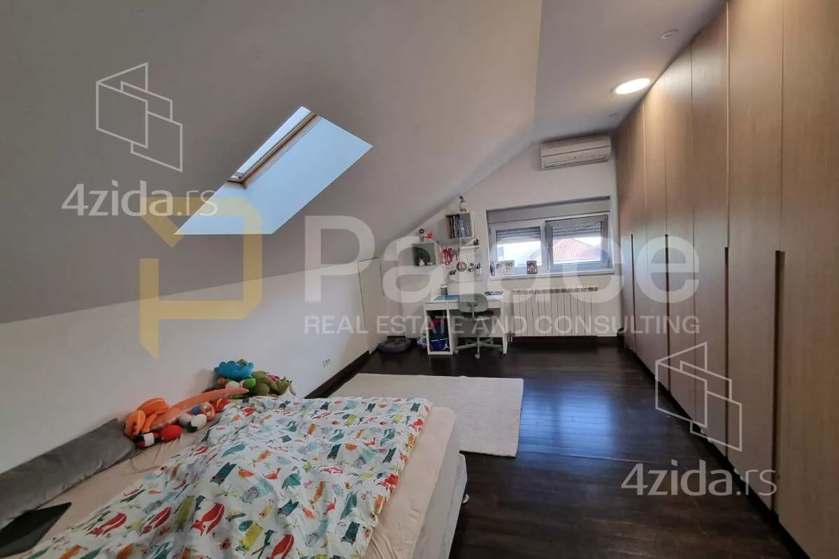 Petosoban stan | 4zida