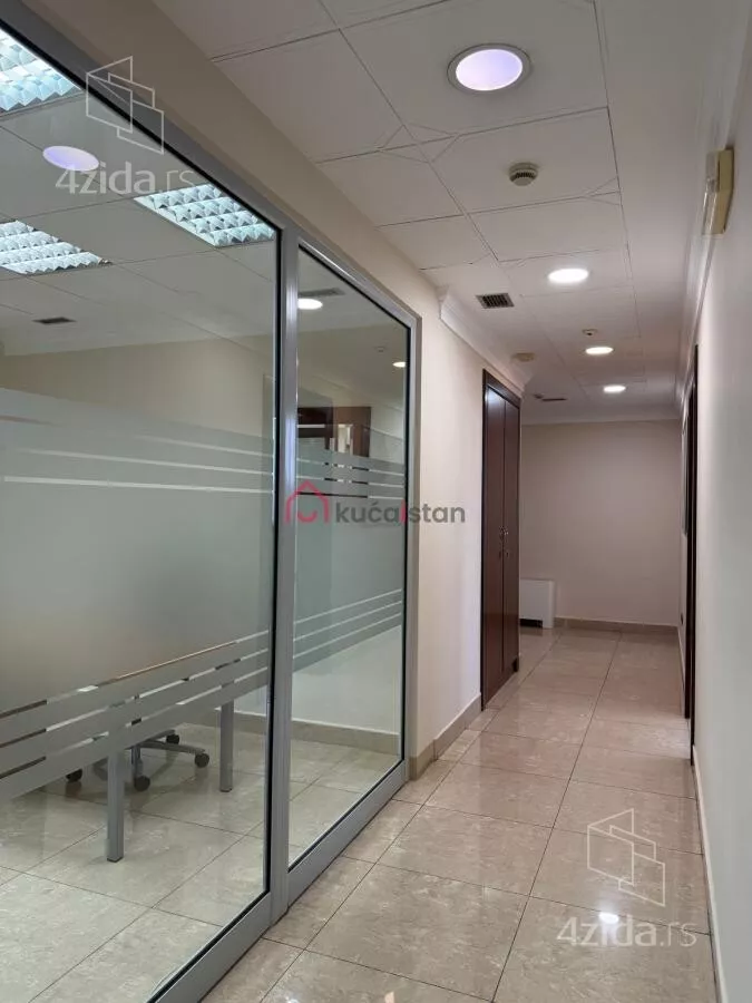 Poslovna zgrada | 4zida