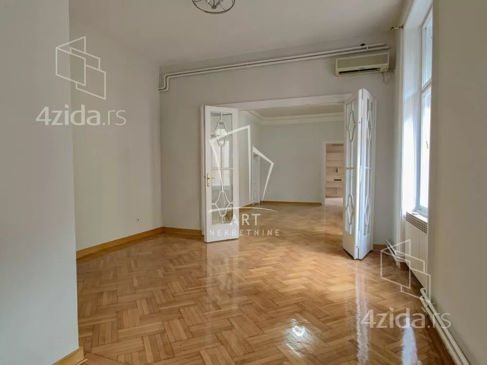 Šestoiposoban stan | 4zida