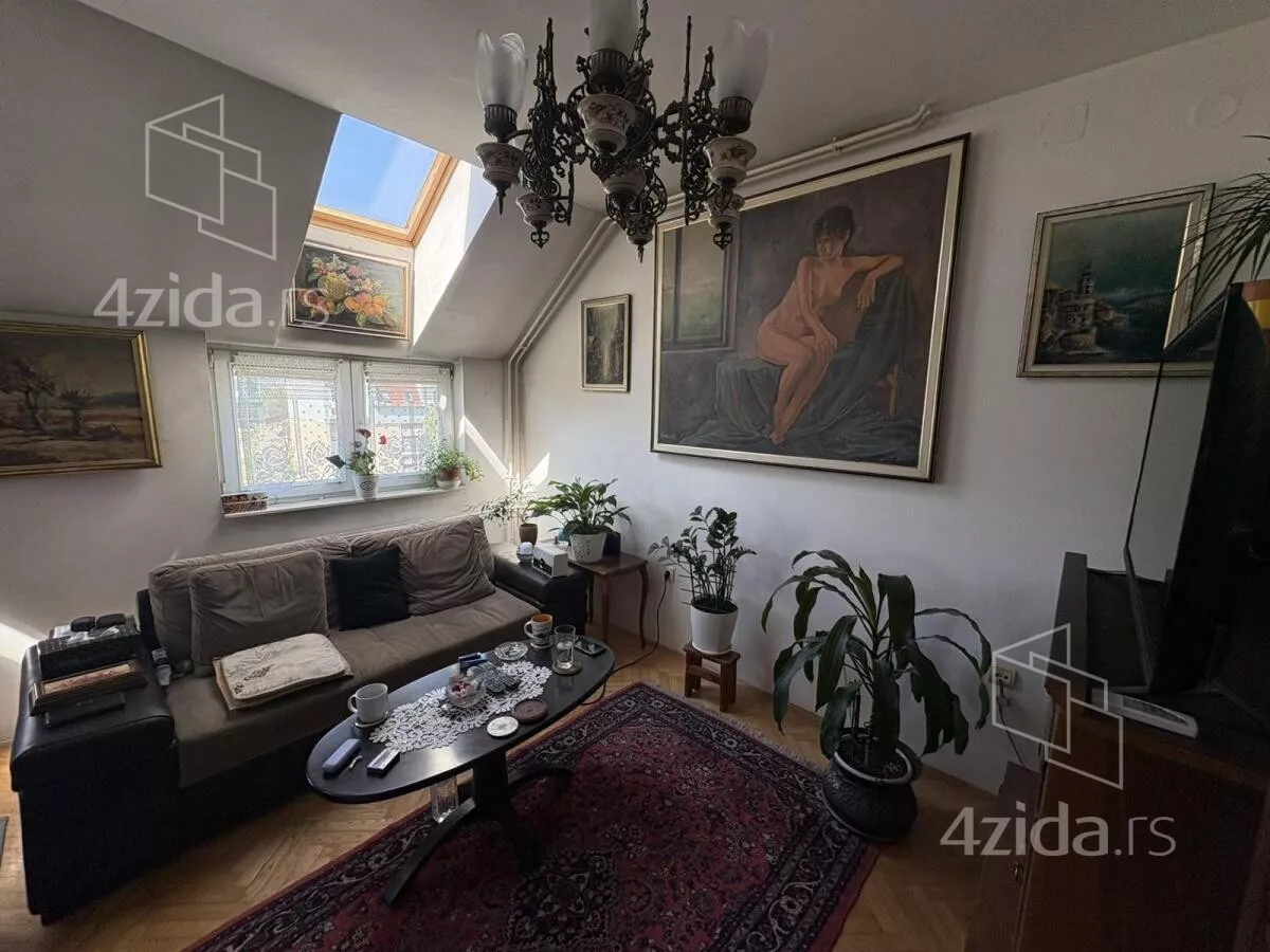 Troiposoban stan | 4zida