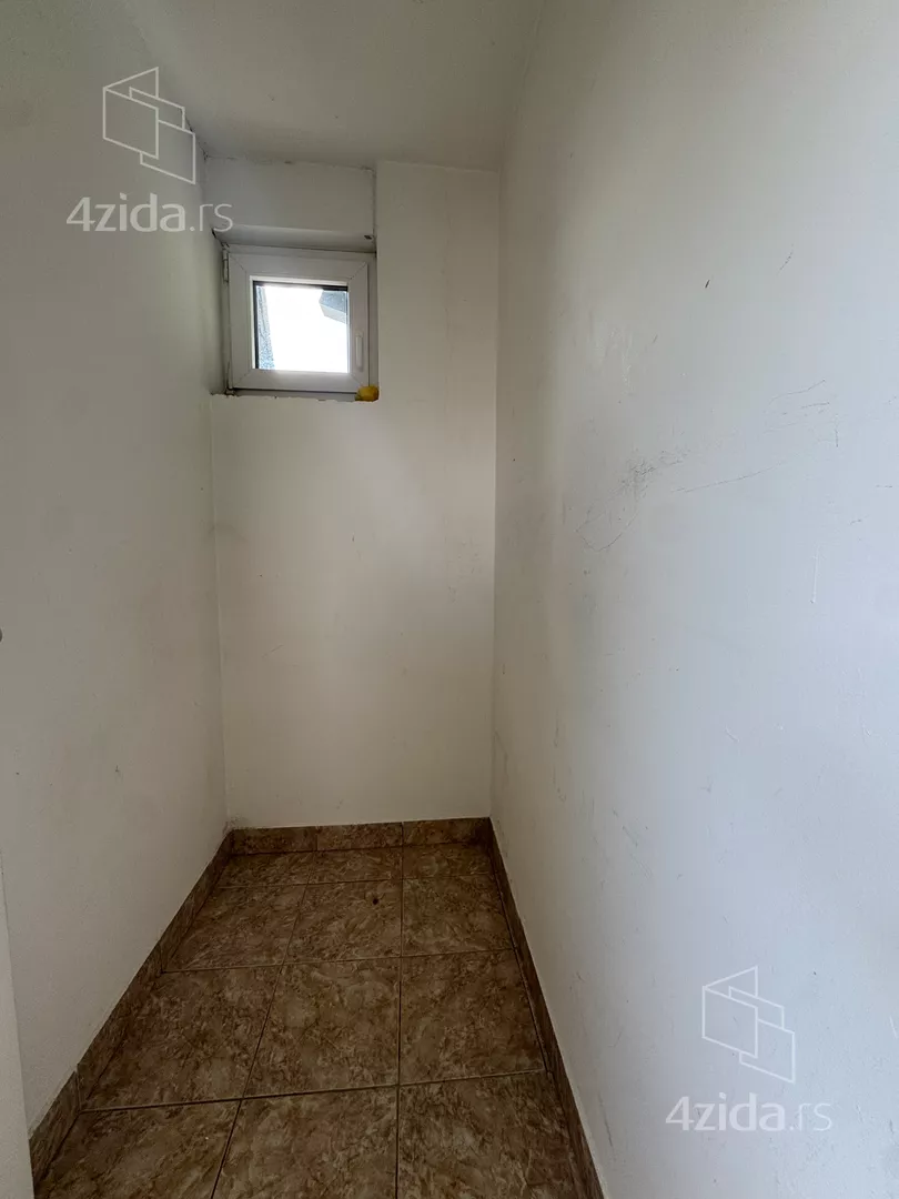 Četvoroiposoban stan | 4zida