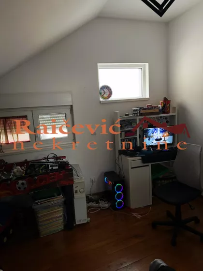 Cara Dusana | 4zida.rs