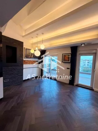 Crveni Krst Vračar | 4zida.rs