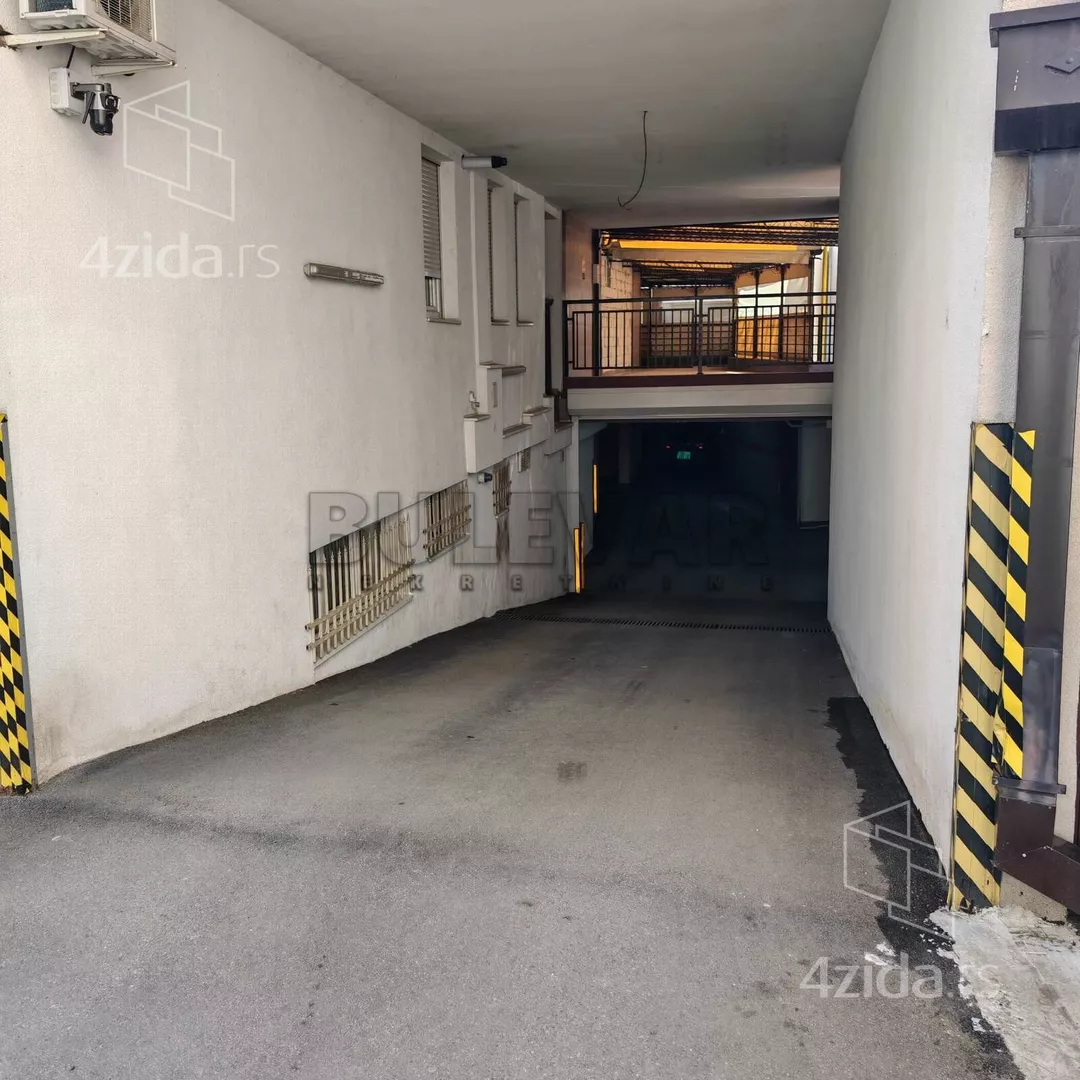 Garaža | 4zida